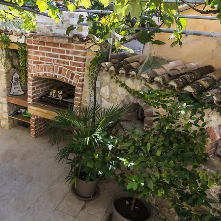 House Marija, * Pinezići