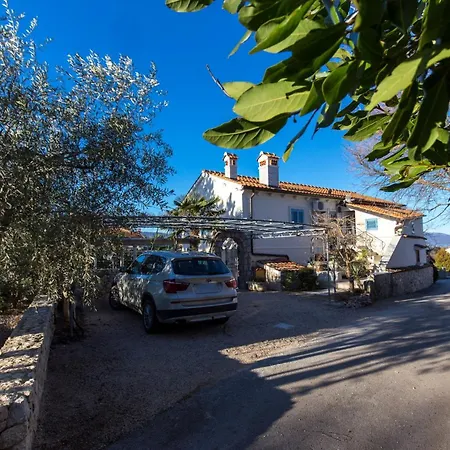 House Marija, * Pinezići