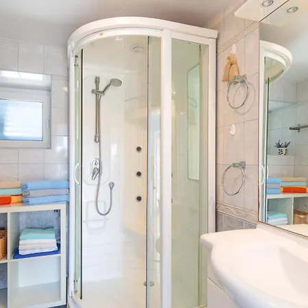 House Marija, Apartman Pinezići