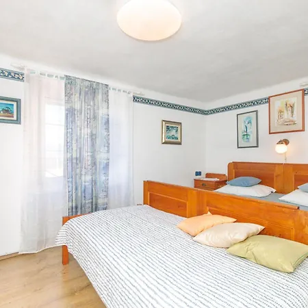 House Marija, Apartman Pinezići