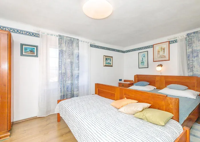House Marija, Apartamento Pinezići