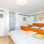 House Marija, Апартаменты Пинезичи
